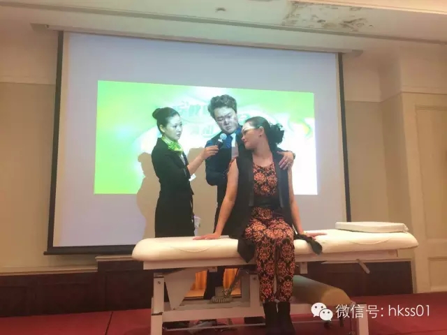 李橋博士為嘉賓做護(hù)理